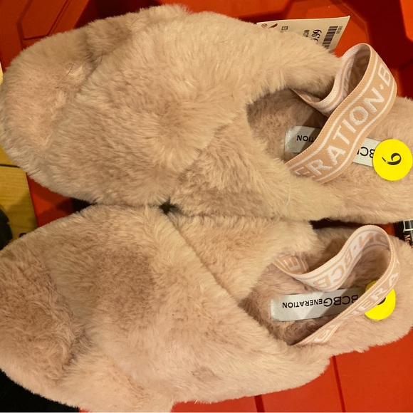 Pink BCBG furry sandals - Picture 1 of 4